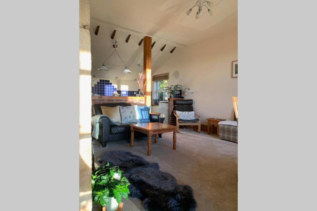 Hilltop Cottage Thropton Екстериор снимка