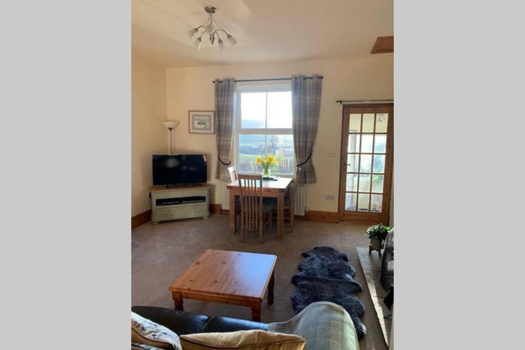 Hilltop Cottage Thropton Екстериор снимка